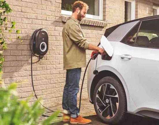 elektromosautó töltés