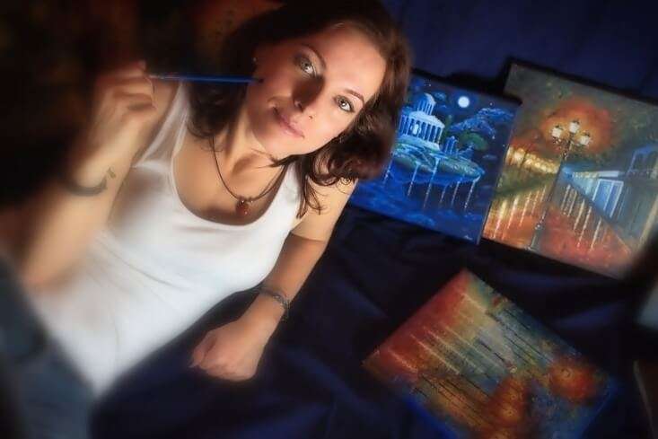 Manna Mester Marianna festményei társaságában