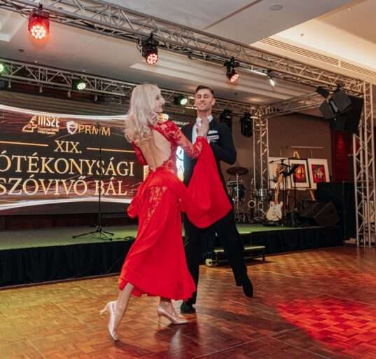 Busa Dóra és Ifj. Rónyai Zoltán Európa-bajnok versenytáncosok előadása a 2025-ös, XIX. Szóvivő bálon