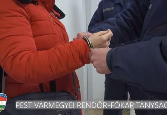 doktornő bilincsben