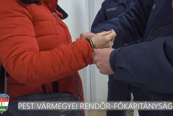 doktornő bilincsben