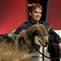 Farkas pórázon és Horkai Zoltán_MTI